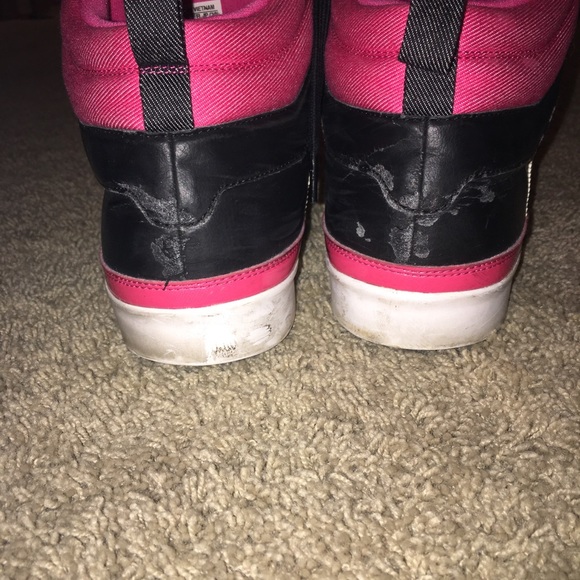 Shoes - Picture 4 of 7